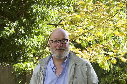 Stephen Kelly in front of trees