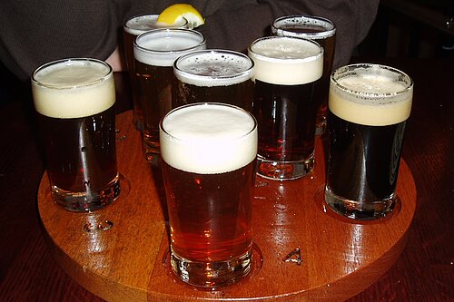 multiple beer glasses / pints